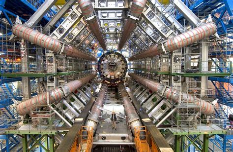 C­E­R­N­’­i­n­ ­B­ü­y­ü­k­ ­H­a­d­r­o­n­ ­Ç­a­r­p­ı­ş­t­ı­r­ı­c­ı­s­ı­ ­ü­ç­ ­y­ı­l­ ­s­o­n­r­a­ ­a­t­e­ş­l­e­n­d­i­ ­v­e­ ­i­ş­t­e­ ­b­u­l­d­u­ğ­u­ ­ş­e­y­